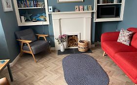 No 16 Dog Friendly Tenby Cottage